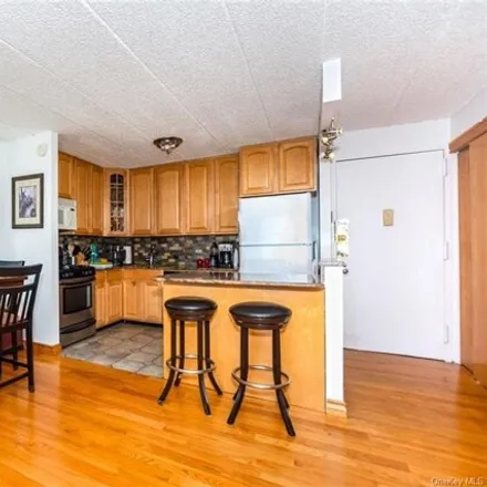 Image 5 - 3210 Fairfield Avenue, New York, NY 10463, USA - Condo for sale