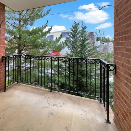 Image 9 - 6924 Fairfax Drive, Arlington, VA 22213, USA - Condo for sale