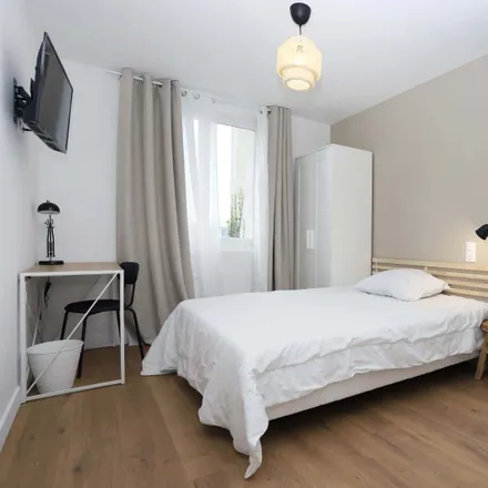 Rent this 3 bed room on 143 rue Jean Jaurès in 29200 Brest, France