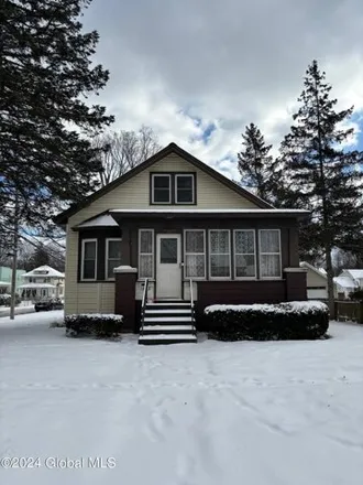 Rent this 3 bed house on 1822 Seventh Street in City of Rensselaer, NY 12144