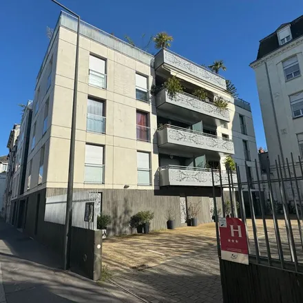 Rent this 2 bed apartment on 2 bis Boulevard Heurteloup in 37000 Tours, France