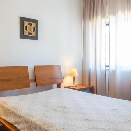 Rent this 4 bed room on Rua dos Castelos in 4150-414 Porto, Portugal