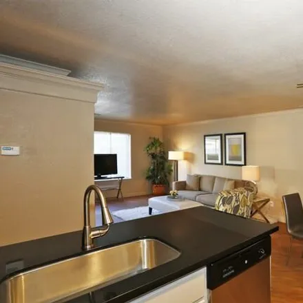 Image 7 - 1035 West Robinhood Drive, Lincoln Village, Stockton, CA 95297, USA - Apartment for rent