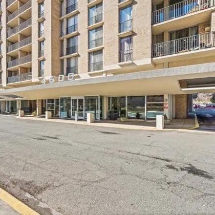 Image 2 - The Carlton Condominium, 4600 South Four Mile Run Drive, Arlington, VA 22204, USA - Apartment for rent
