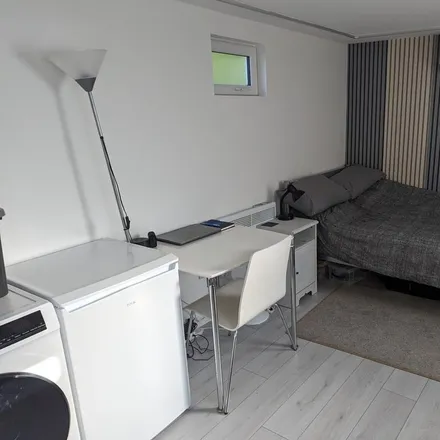 Rent this studio apartment on Princes Park Avenue in London, NW11 0JP