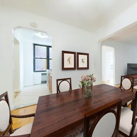 Image 2 - 3015 Riverdale Avenue, New York, NY 10463, USA - Apartment for sale