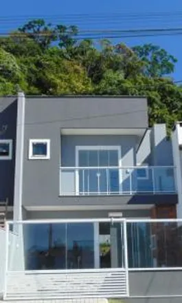 Buy this 3 bed house on Avenida Visconde de Guarapuava 2918 in Centro, Curitiba - PR