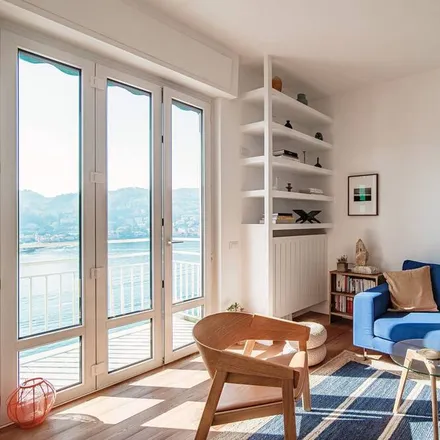 Rent this 2 bed apartment on Como