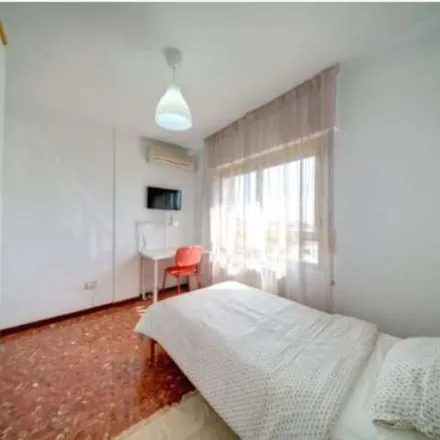 Rent this 5 bed apartment on Bocatería Yolimar in Vía Univérsitas, 42