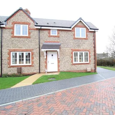 Rent this 3 bed duplex on unnamed road in Fontwell, BN18 0ZA