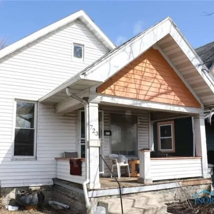 Buy this 2 bed house on 743 Ashwood Avenue in Toledo, OH 43608