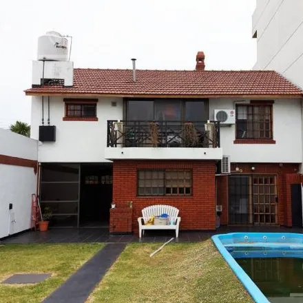 Buy this 3 bed house on Avenida Mitre 904 in Partido de Berazategui, B1880 BFR Berazategui