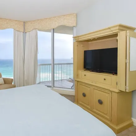 Rent this 3 bed condo on Saint Maarten in 6101 Pelican Bay Boulevard, Naples