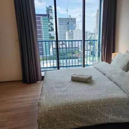 Rent this 1 bed condo on Heng chun seng flaming pot beef soup in Rama IV Road, Khlong Toei District