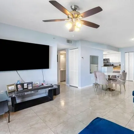 Image 8 - Crestwood Court South, Royal Palm Beach, Palm Beach County, FL 33414, USA - Condo for sale