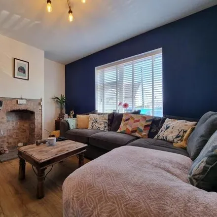 Buy this 3 bed duplex on Glyndwr Road in Penarth, CF64 3ND