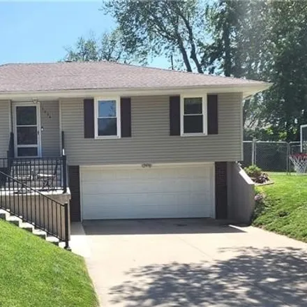 Buy this 3 bed house on 3102 Dover Street in Saint Joseph, MO 64506