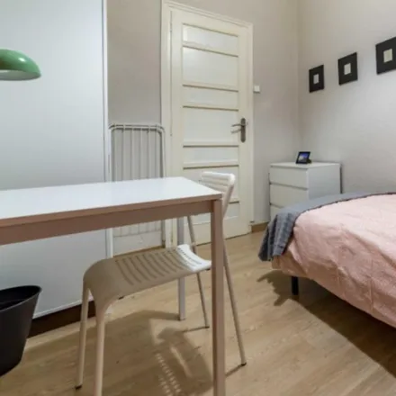 Rent this 4 bed room on Be Bike in Carrer de la Mar, 46003 Valencia