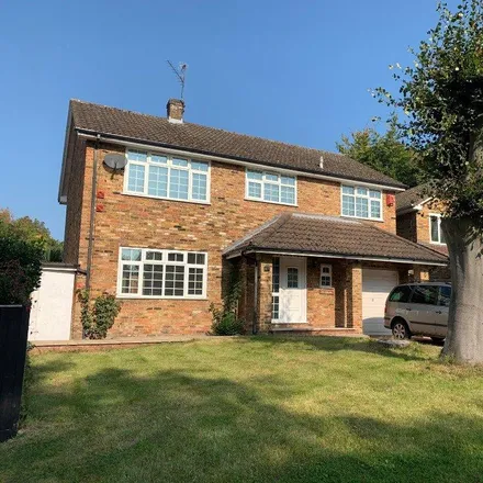 Rent this 4 bed house on 23 Watery Lane in High Wycombe, HP10 0NE