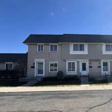 Buy this 2 bed townhouse on Country Club Estates in Sterling Heights, MI 48310