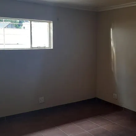 Image 4 - Matopos Road, Florida Hills, Roodepoort, 1709, South Africa - Apartment for rent