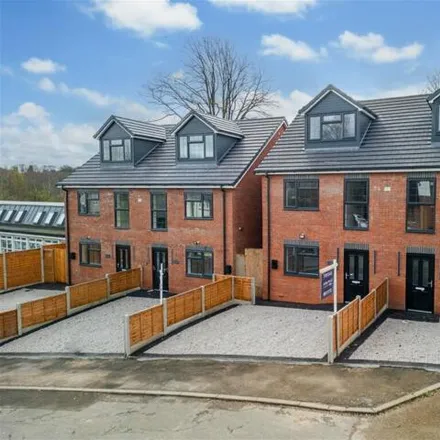 Image 2 - Cedar Road, Priory Estate, Kates Hill, DY1 4HW, United Kingdom - Townhouse for sale