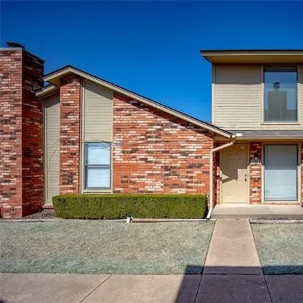 Buy this 2 bed townhouse on unnamed road in Edmond, OK 73083