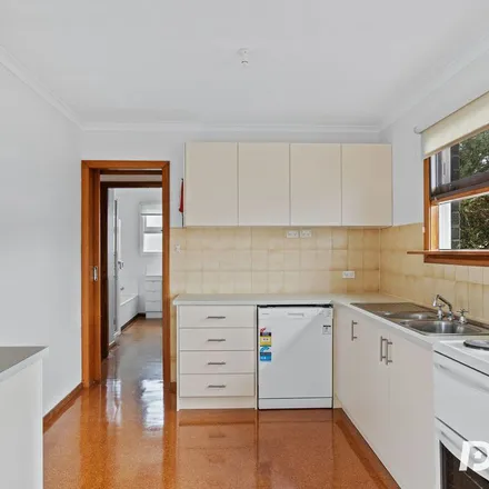 Rent this 3 bed apartment on Campbell St Stop 1 In in 55 Campbell Street, Hobart TAS 7000