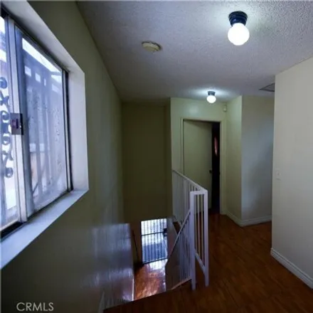 Image 6 - 290 East 87th Place, Los Angeles, CA 90003, USA - House for sale