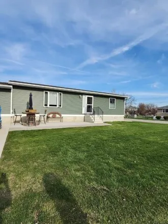 Buy this 2 bed house on 777 M Avenue in Grundy Center, IA 50638