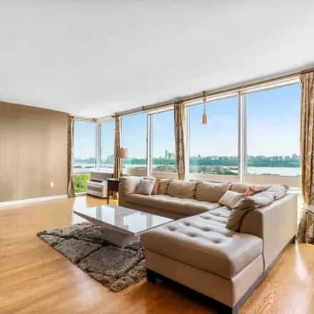 Image 3 - 1128 Hudson Park, Edgewater, New Jersey, 07020 - Condo for sale