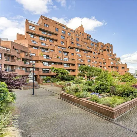 Image 3 - Free Trade Wharf, 340 The Highway, Ratcliffe, London, E1W 3HP, United Kingdom - Apartment for rent