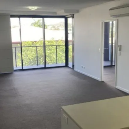 Image 2 - Glenlyon Street, Gladstone Central QLD 4680, Australia - Apartment for rent