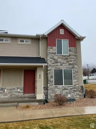 Rent this 3 bed townhouse on 46 West 400 South Street in Santaquin, UT 84655