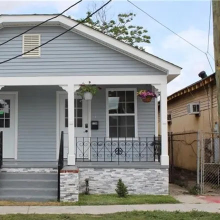 Buy this 4 bed house on 3132 Broadway Street in New Orleans, LA 70125