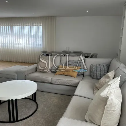 Rent this 3 bed apartment on Avenida de Pedro Nunes in 4405-015 Vila Nova de Gaia, Portugal