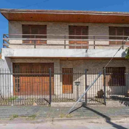 Buy this 4 bed house on Comandante Franco 492 in Bernal Este, 1876 Bernal