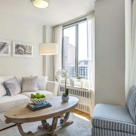 Rent this 3 bed apartment on 530 2nd Avenue in New York, NY 10016