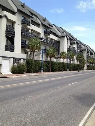 Buy this 3 bed condo on 7535 Lakeshore Drive in New Orleans, LA 70124