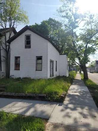 Buy this 2 bed house on 1122 South D Street in Richmond, IN 47374
