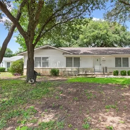 Buy this 3 bed house on 2516 North 31st Street in Waco, TX 76708