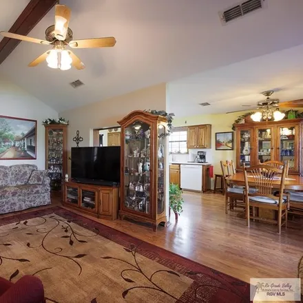 Image 3 - 116 Resaca Retreat Drive, Los Fresnos, TX 78566, USA - House for sale