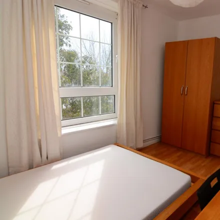Rent this 4 bed room on Grenada House in Limehouse Causeway, Canary Wharf