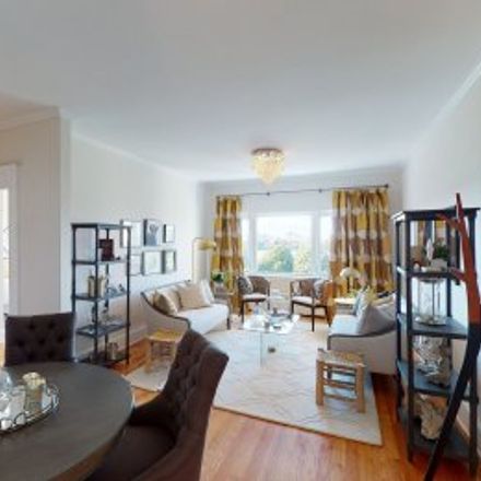 Rent this 2 bed apartment on #6e,520 Beacon Street