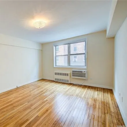 Image 7 - Forest Hills Audiology, 110-11 72nd Avenue, New York, NY 11375, USA - Apartment for sale