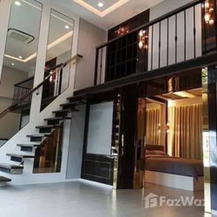 Rent this 3 bed townhouse on unnamed road in Bang Kapi District, Bangkok 10240