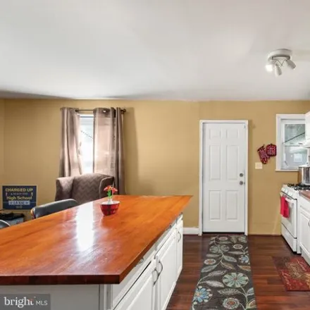 Image 6 - 2519 North Ellamont Street, Baltimore, MD 21216, USA - House for sale