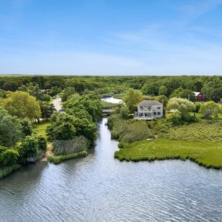Rent this 4 bed house on 21 Old Stone Highway in East Hampton, Springs