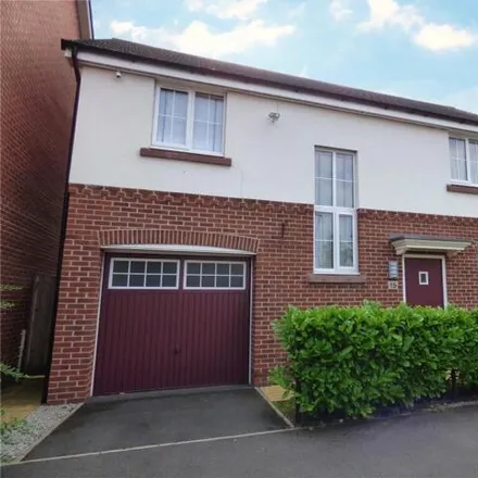 Rent this 4 bed house on Acorn Close in Chadderton, OL9 7FQ