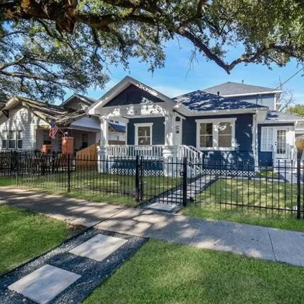 Buy this 3 bed house on 669 Bayland Avenue in Houston, TX 77009